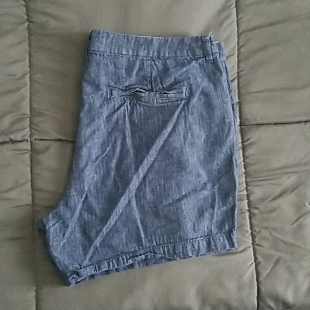 Shorts - Picture 3 of 4